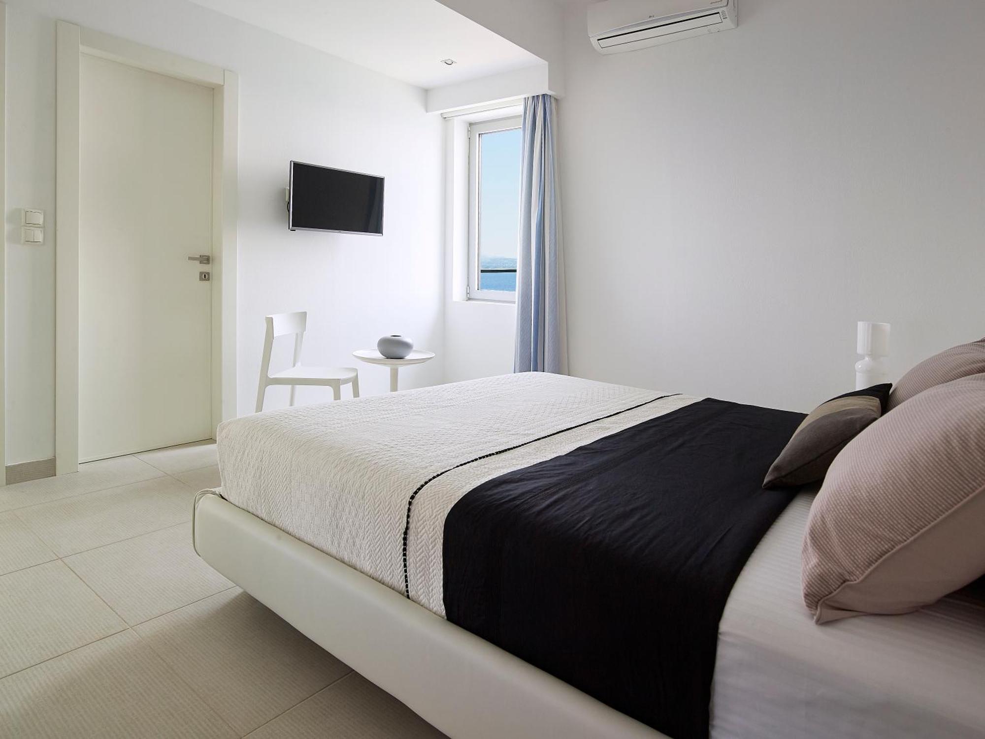 Beachfront Villa In Crete - Epavli Luxury Villa Agia Pelagia  Buitenkant foto